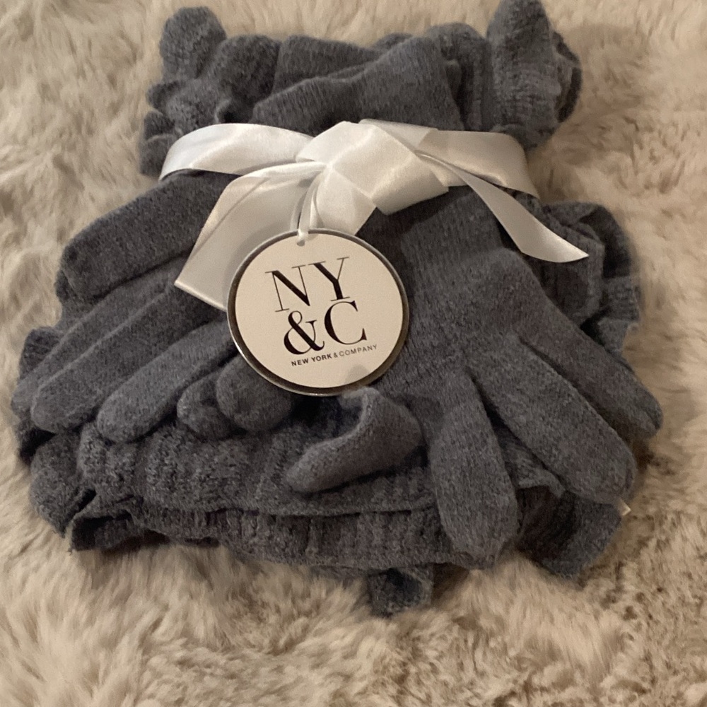 New York & Company Charcoal Gray Gloves